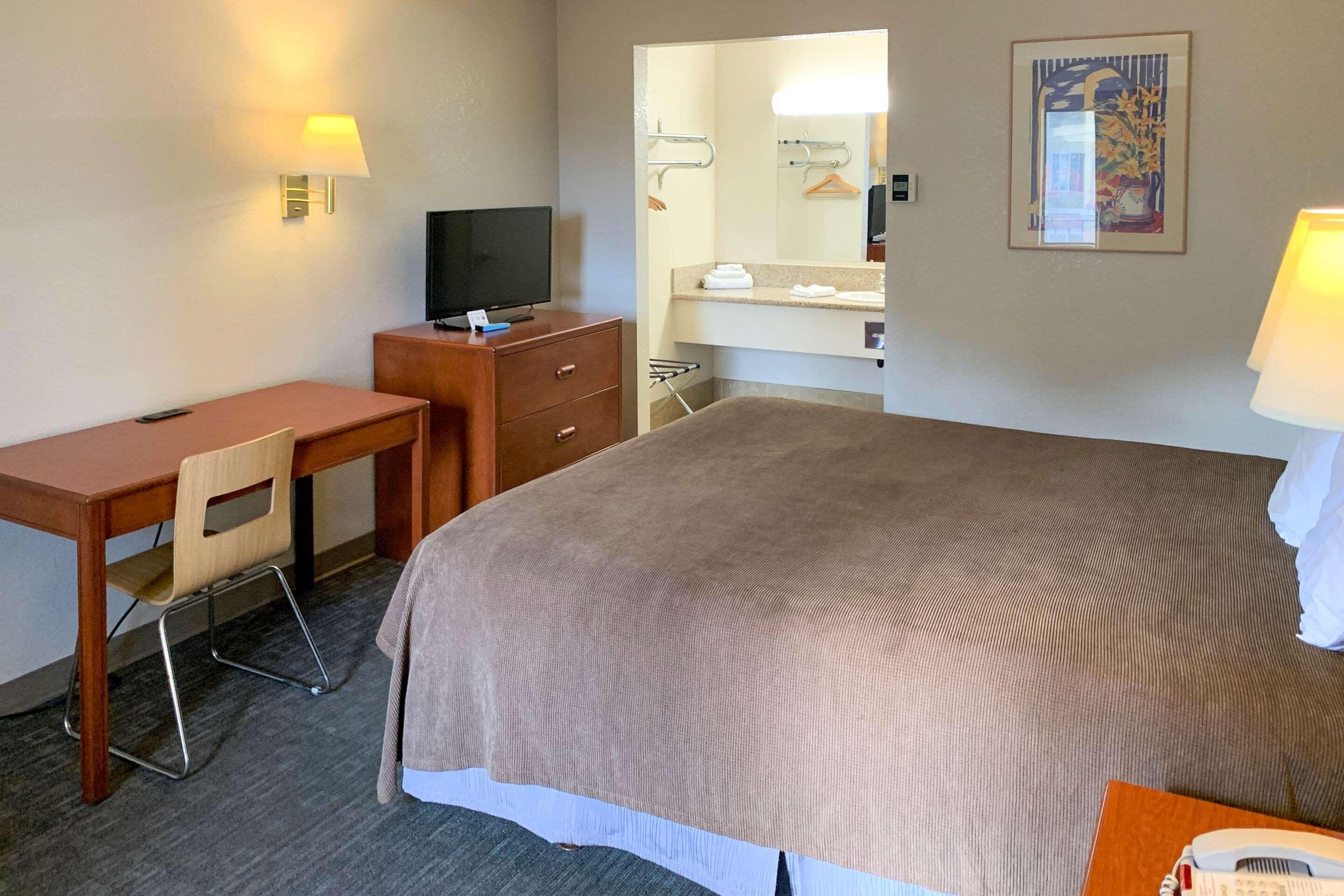 Rodeway Inn Sacramento-University Area Экстерьер фото