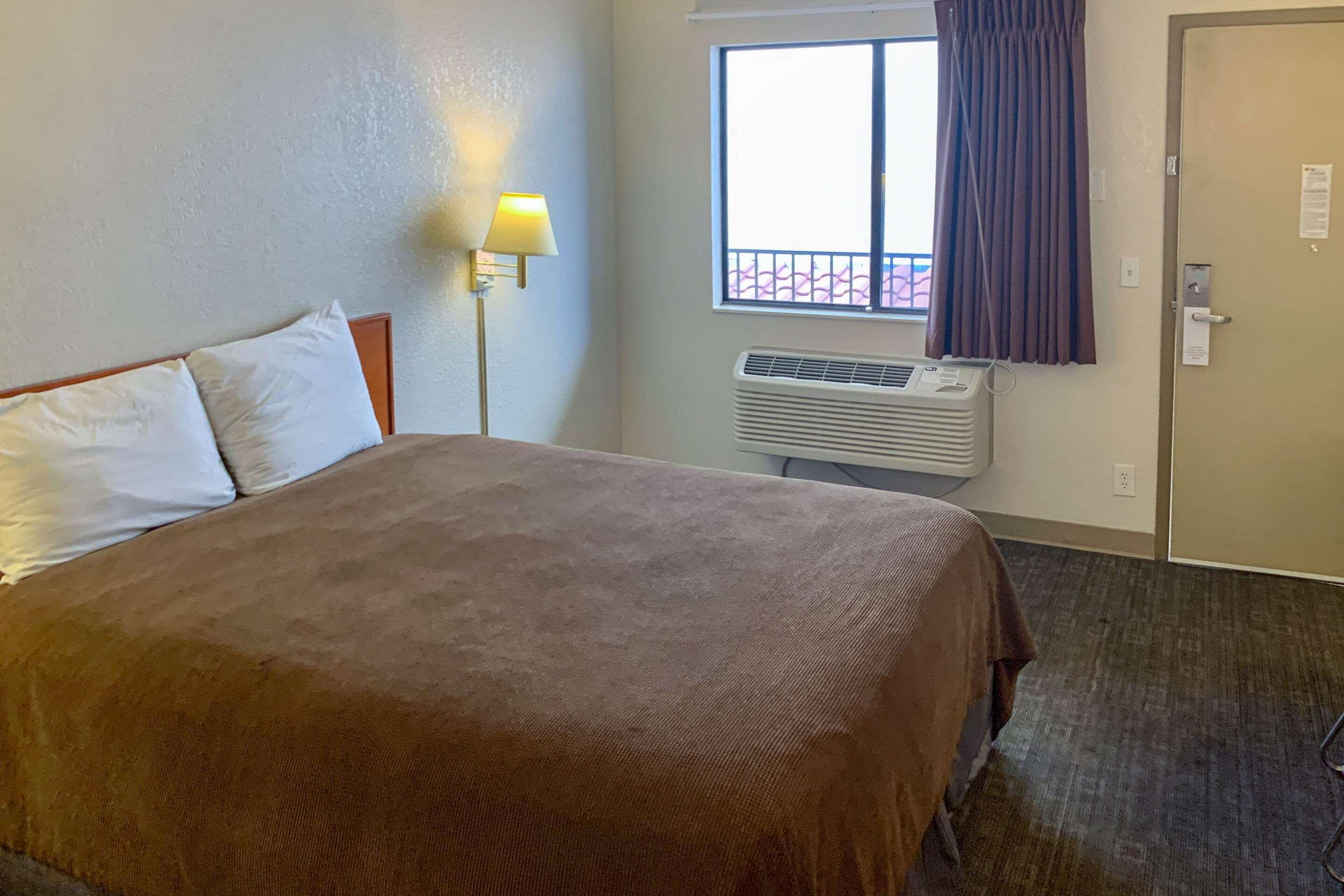 Rodeway Inn Sacramento-University Area Экстерьер фото