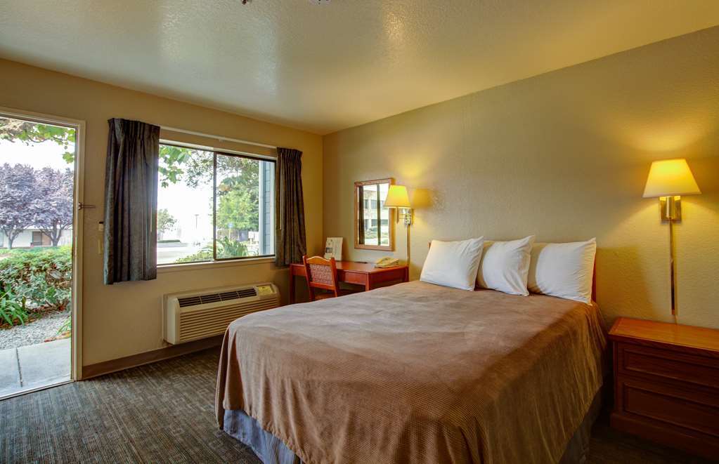 Rodeway Inn Sacramento-University Area Номер фото