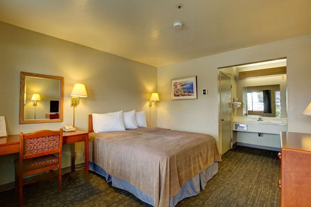 Rodeway Inn Sacramento-University Area Номер фото